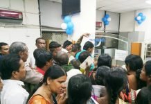 सुबह से लाइन में लग कर परेशान हो रहे ग्राहक / नही मिल रहा स्टेट बैंक से पैसा