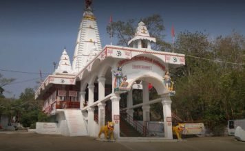 पहाड़ो पर विराजमान माता चंडी के भक्त है भालू परिवार