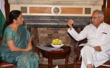 नक्सल प्रभावित 33 जगहों पर जल्द खुलेंगी बैंक की शाखाएं और एटीएम, सीएम भूपेश की मांग पर वित्त मंत्री निर्मला सीतारमण ने दिया आश्वासन