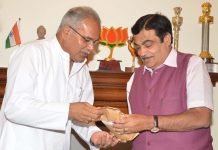 नितिन गडकरी से मुलाकात में सीएम भूपेश बघेल ने याद दिलाई घोषणा, केन्द्रीय मंत्री ने कहा जल्द करेंगे पूरा