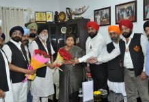 राज्यपाल को श्री गुरू नानक देव जी के 550वें प्रकाश दिवस का न्यौता