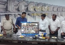 अधिकारियों ने निवर्तमान एसपी को दी विदाई, नवपदस्थ एसपी का किया स्वागत