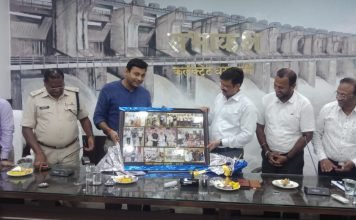 अधिकारियों ने निवर्तमान एसपी को दी विदाई, नवपदस्थ एसपी का किया स्वागत