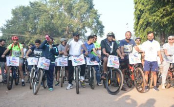 सायकल एक्सपीडिशन के साथ-साथ कुकरेल की छत्तीसगढ़िया मड़ई में रमे साइक्लिस्ट