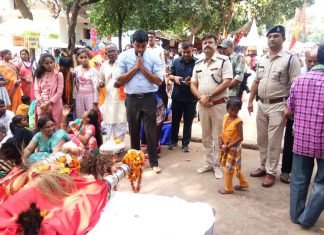 अंगारमोती मंदिर जाकर कलेक्टर-एसपी ने जिलावासियों की खुशहाली के लिए मांगा आशीर्वाद