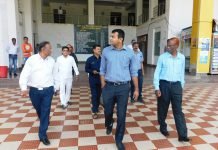 कलेक्टर ने कम्पोजिट बिल्डिंग में दी दबिश, गैरहाजिर अधिकारी-कर्मचारियों को कारण बताओ नोटिस