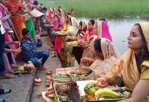 उदीयमान सूर्य को दिया अर्घ्य, की सुख-समृद्धि की कामना