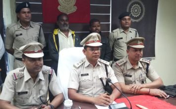 हाथी दांत की तस्कर चढ़े पुलिस के हत्थे पुलिस को बनना पड़ा ग्राहक इस अंदाज में पकड़ा तस्कर को