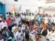 नगाड़े बजाकर कांग्रेसियों ने किया विरोध , घेरा सांसद निवास