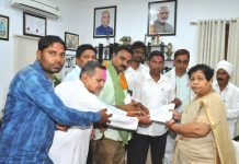 राज्यपाल से किसानों के प्रतिनिधिमण्डल ने मुलाकात की