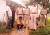 सांकरा रेलवे स्टेशन के समीप आरोपी से देशी मदिरा के 21 पाव बरामद, आबकारी विभाग की कार्रवाई