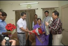 राज्यगीत के रचयिता डॉ. नरेन्द्र देव वर्मा की धर्मपत्नी श्रीमति तारा वर्मा को राज्य सरकार ने किया सम्मानित