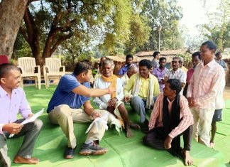 टायगर रिजर्व क्षेत्र के दुर्गम ग्रामों का दौरा कर कलेक्टर ने सुनी ग्रामीणों की समस्याएं