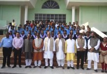 प्रोफेसर स्वर्गीय प्रभुदत्त खेड़ा द्वारा स्थापित स्कूल के बच्चों ने देखी विधानसभा