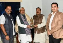 डॉ. प्रेमसाय सिंह टेकाम मिले बिहार के मुख्यमंत्री श्री नीतिश कुमार से: छत्तीसगढ़ में आयोजित होने वाले नेशनल ट्रायबल डांस फेस्टिवल का दिया न्यौता