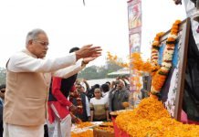 मुख्यमंत्री श्री बघेल ने ख्यातिनाम लोकगायक स्वर्गीय श्री मिथलेश साहू को अर्पित की भावभीनी श्रद्धांजलि