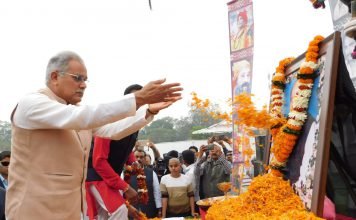 मुख्यमंत्री श्री बघेल ने ख्यातिनाम लोकगायक स्वर्गीय श्री मिथलेश साहू को अर्पित की भावभीनी श्रद्धांजलि