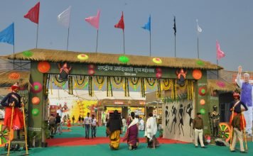 राष्ट्रीय आदिवासी नृत्य महोत्सव‘ सांस्कृतिक कलाकरों के प्रदर्शनों ने लोगों को बांधा जादुई आकर्षण में