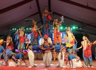 जम्मू कश्मीर के गुजर बकरवाल नृत्य ने दिया एकता और शांति का संदेश ओडिसा का सिंगारी नृत्य दर्शकों में भर दिया जोश