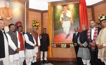 छत्तीसगढ़ विधानसभा के सेंट्रल हाल में देश के महान विभूतियों के तैलचित्र का अनावरण