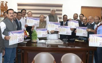 वाणिज्यिकर कर मंत्री श्री टी.एस. सिंहदेव ने किया सेल्स टैक्स बार एसोशिएशन के कैलेंडर का विमोचन