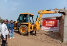 अतिक्रमण हटाने चला पालिका प्रशासन का डंडा