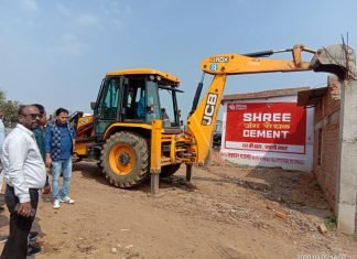 अतिक्रमण हटाने चला पालिका प्रशासन का डंडा