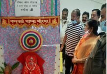 गोबर के गणेश बने लोगों के आकर्षण का केन्द्र