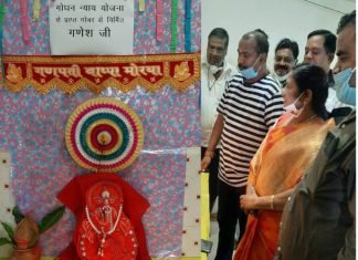 गोबर के गणेश बने लोगों के आकर्षण का केन्द्र