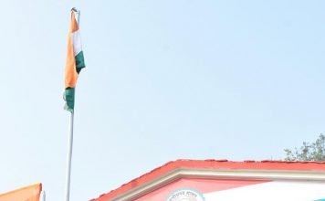 गृह मंत्री ताम्रध्वज साहू ने किया ध्वजारोहण साथ ही शहीदों के परिजनों को किया सम्मनित