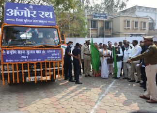 राष्ट्रीय सड़क सुरक्षा माह परगृह मंत्री ने अंजोर रथ को हरी झण्डी दिखाकर किया रवाना ।