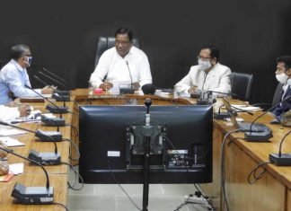 कलेक्टर ने ली महिला एवं बाल विकास के अधिकारियों की बैठक