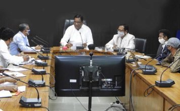 कलेक्टर ने ली महिला एवं बाल विकास के अधिकारियों की बैठक