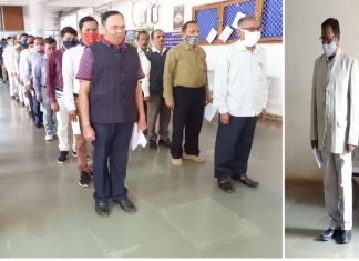 शहीद दिवस पर दो मिनट का मौन धारण कर शहीदों को अर्पित की गई श्रद्धांजलि