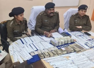 मारुति सियाज कार में 36.270 किलो ग्राम चांदी एवं 12,70,000 (बारह लाख सत्तर हजार)रुपये नगदी के साथ दो व्यकित गिरफ्तार