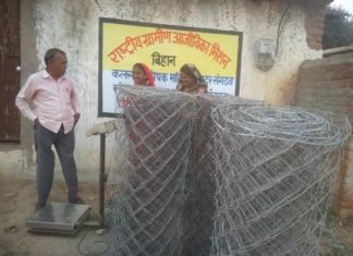 सफलता की कहानी बिहान दीदीयों के जज्बे के आगे लोहा भी नरम पड़ा फेंसिंग तार का निर्माण कर कमाए एक लाख 90 हजार रुपए