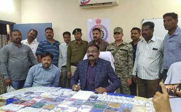 1 करोड़ के बहुमूल्य रत्नों के साथ एक आरोपी गिरफ्तार।