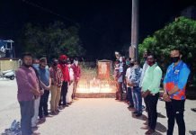 मित्र मंडल बागबाहरा एवं गणमान्य नागरिकों ने कैंडल जलाकर शहीदों को दी श्रद्धांजलि..