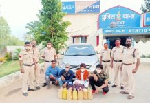 अवैध मादक पदार्थों पर पटेवा थाना की लगातार बड़ी कार्रवाई 35 लीटर महुआ शराब के साथ 4 आरोपी गिरफ्तार।