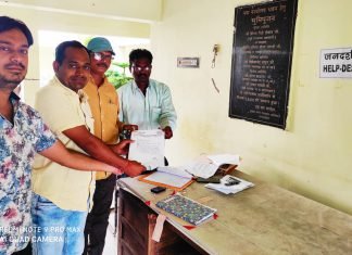 स्त्री रोग विशेषज्ञ की मांग को लेकर पहुचे पार्षद लोकेश्वर चन्द्राकर जनदर्शन में