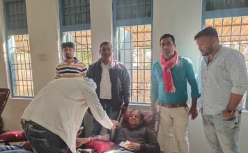 शासकीय कालेज बागबाहरा में रक्तदान शिविर सम्पन्न