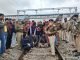 कोमाखान स्टेशन में ट्रेनों के स्टॉपेज की मांग को लेकर रेल रोको आंदोलन।
