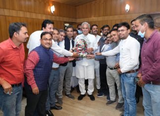 मुख्यमंत्री का अधिकारी कर्मचारियों को तोहफा, पुरानी पेंशन योजना बहाली पर जबर्दस्त उत्साह