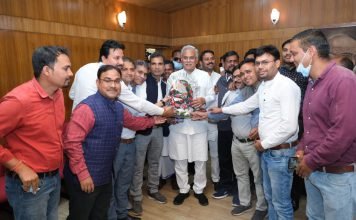 मुख्यमंत्री का अधिकारी कर्मचारियों को तोहफा, पुरानी पेंशन योजना बहाली पर जबर्दस्त उत्साह