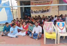 मनरेगाकर्मियों ने नियमितीकरण की मांगो को लेकर किया धरना-प्रदर्शन