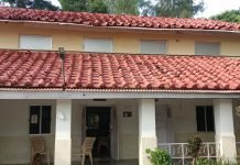 बागबाहरा पीडब्ल्यूडी रेस्ट हाऊस के टॉयलेट में गंदगी का अंबार…