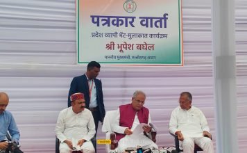 पत्रकार वार्ता में मुख्यमंत्री ने पत्रकार भवन के लिए 20 लाख व कोमाखान में कॉलेज की घोषणा