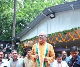 हरेली के रंग में रंगा मुख्यमंत्री निवास, गेड़ी पर चढ़कर सरपट चले मुख्यमंत्री