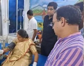 नशे में धुत युवक ने महिला विधायक पर किया चाकू से हमला, हाथ में आई चोट