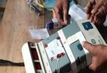 कई पोलिंग बूथ में EVM मशीन ख़राब, मतदाता को हो रही परेशानी